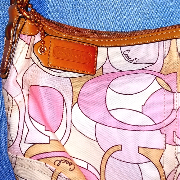 Coach Purse~Pretty in Pink~100%Leather SKU-NΒ°-M0768-11905 - Picture 5 of 8